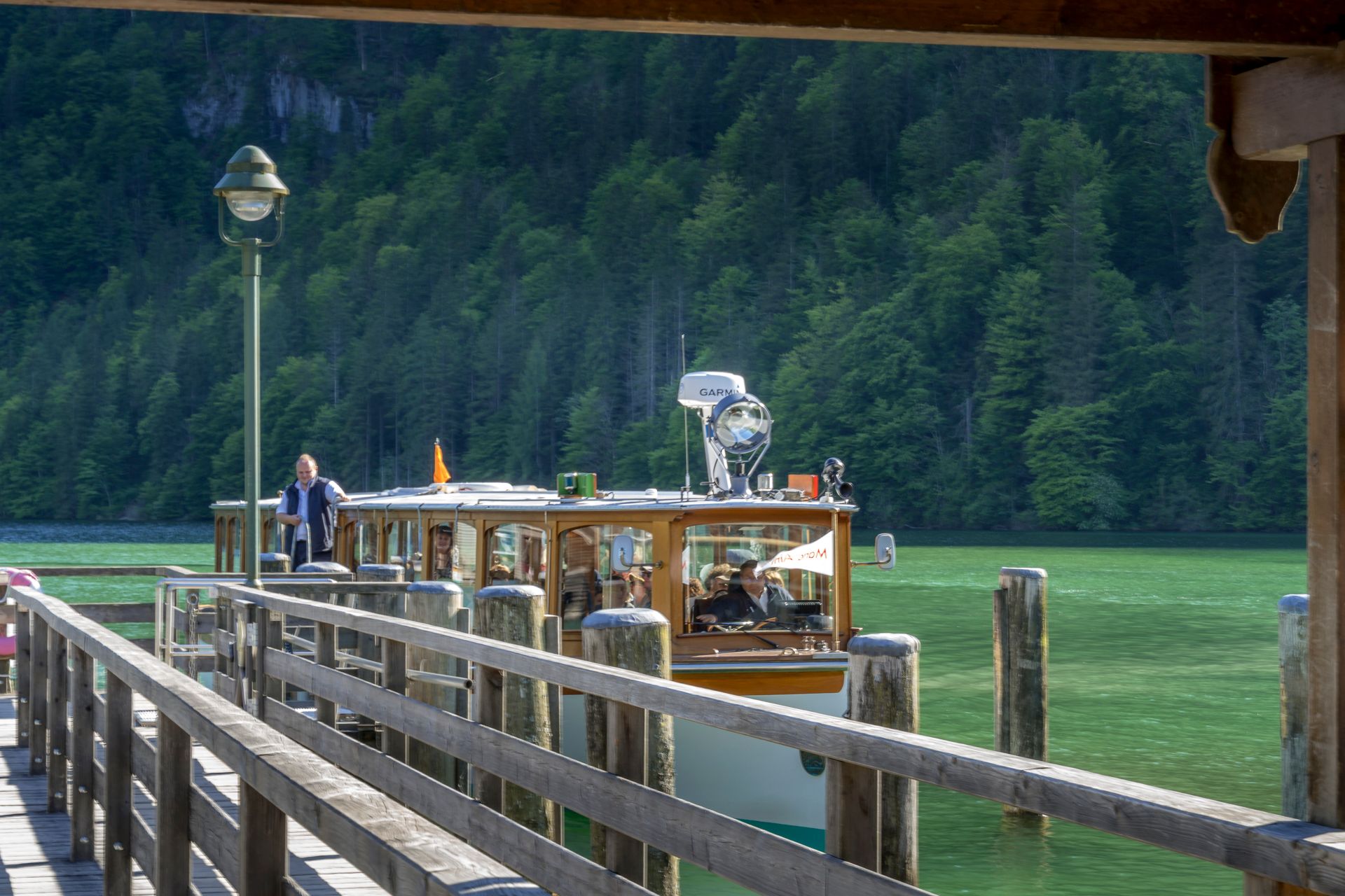 Schiff an der Seelände vom Königssee