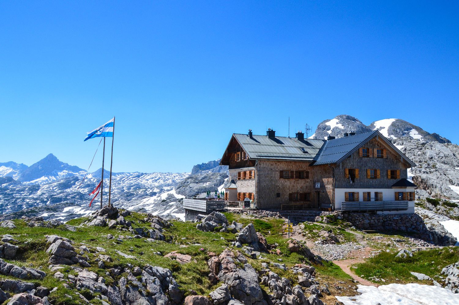 Das Ingolstädter Haus, im Hintergrund die Schönfeldspitze