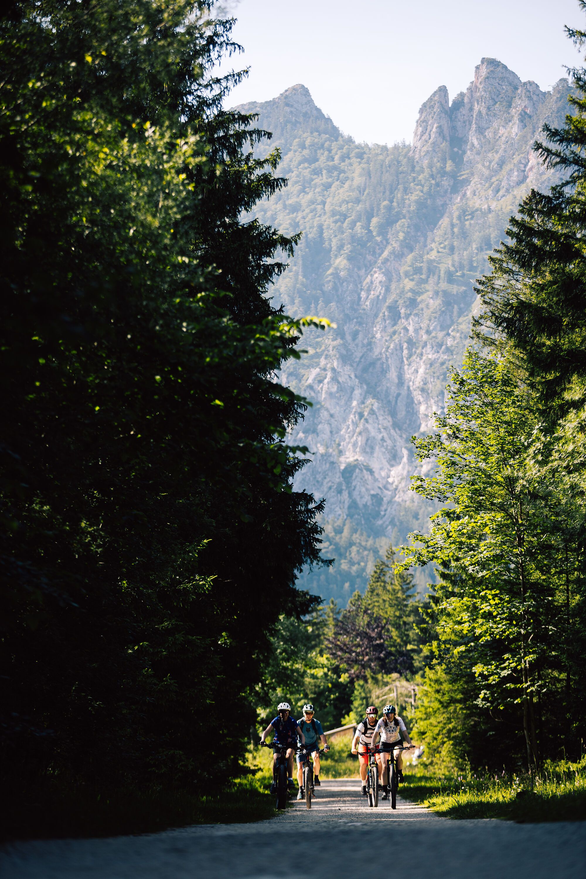 Radfahren am Fuße der Schlafenden Hexe