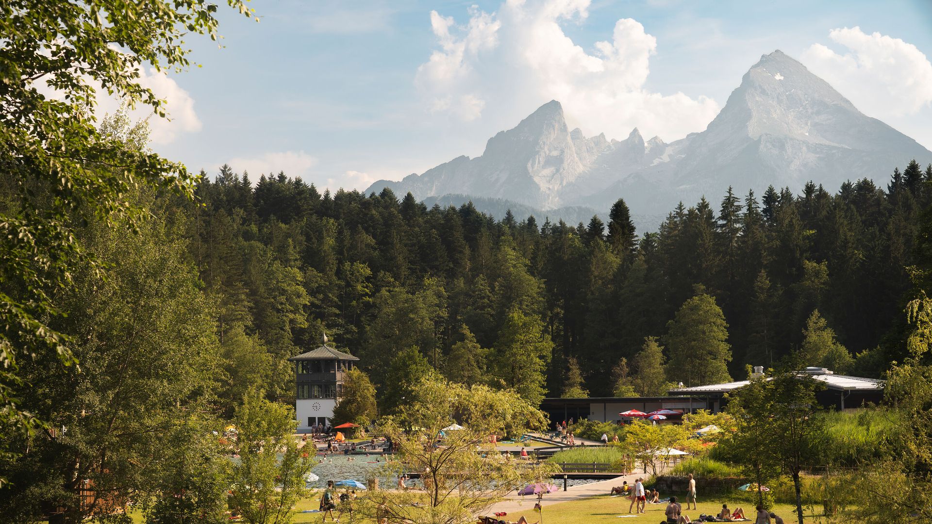 Naturbad Aschauerweiher vor dem Watzmann