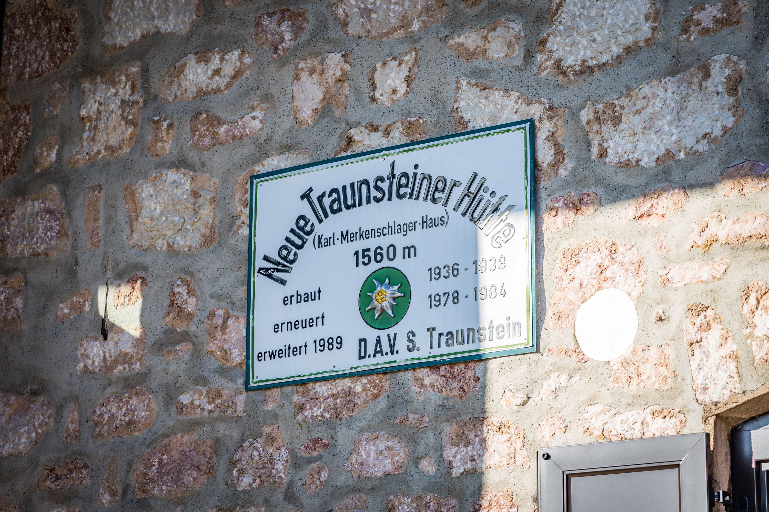 Neue Traunsteiner Hütte / Karl Merkenschlager Haus