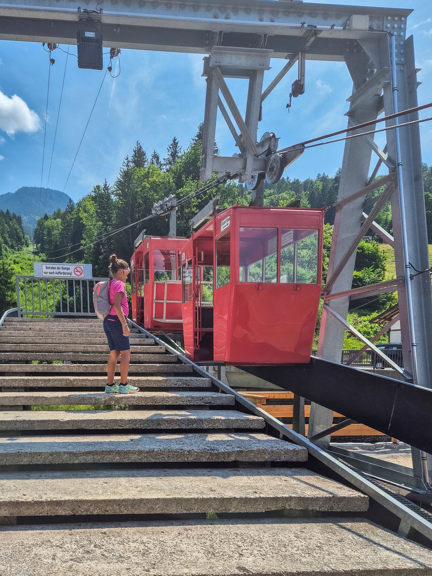 Die roten Gondeln der Obersalzbergbahn